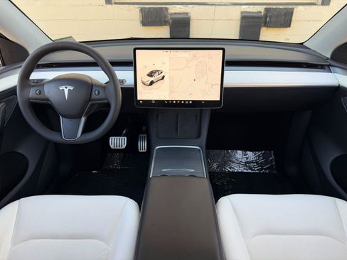 Used 2023 Tesla Model Y Performance AWD/4WD image 12
