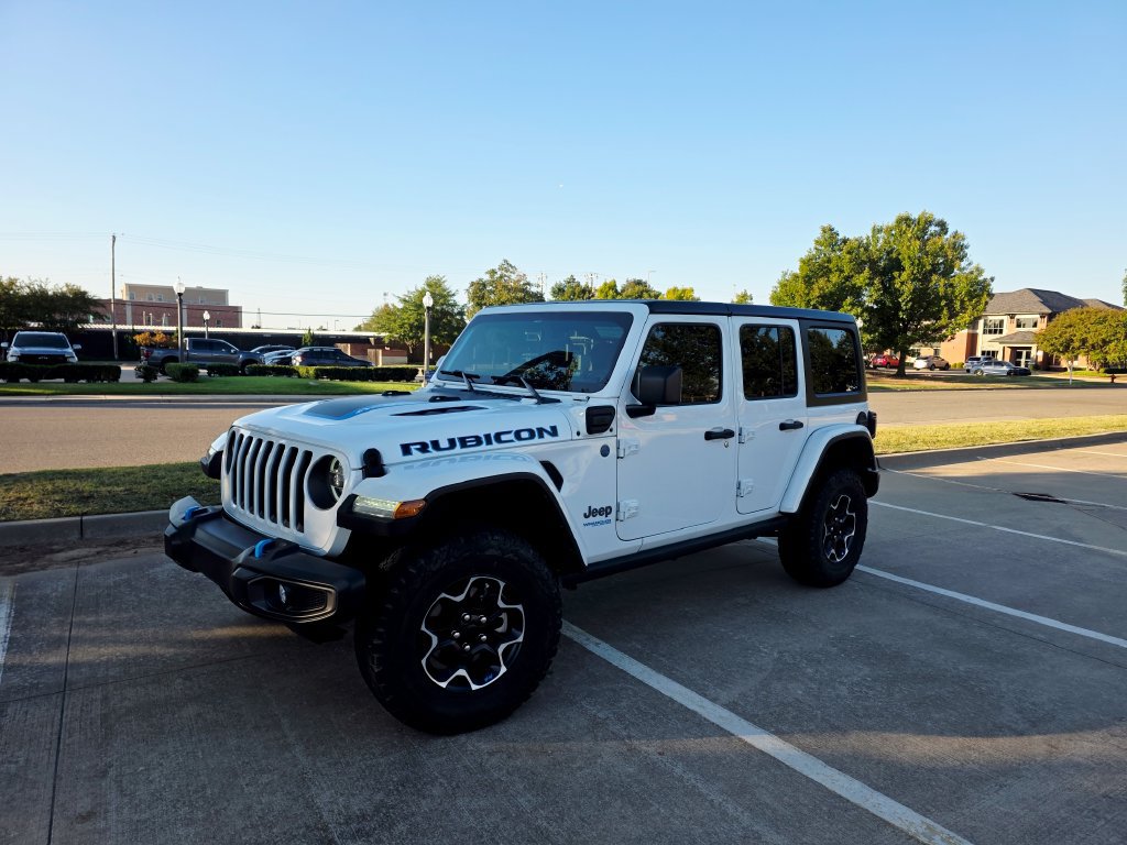 Used 2022 Jeep Wrangler Unlimited Rubicon 4xe w/ Cold Weather Group AWD/4WD image 2