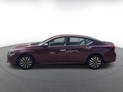 Used 2025 Nissan Altima 2.5 SV FWD image 9