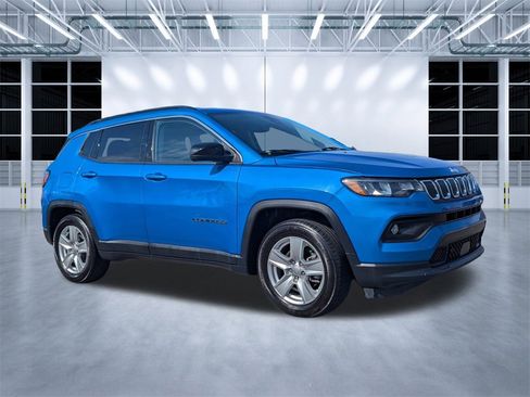 Used 2022 Jeep Compass Latitude image 1