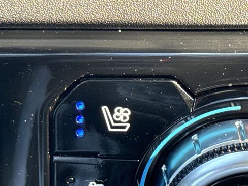 Used 2022 GMC Sierra 1500 SLT w/ SLT Premium Package image 21