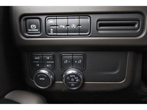 Used 2024 GMC Yukon SLT AWD/4WD image 19