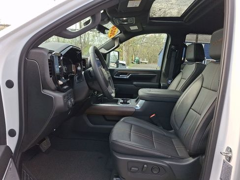 Used 2024 Chevrolet Silverado 3500 High Country w/ Technology Package image 13