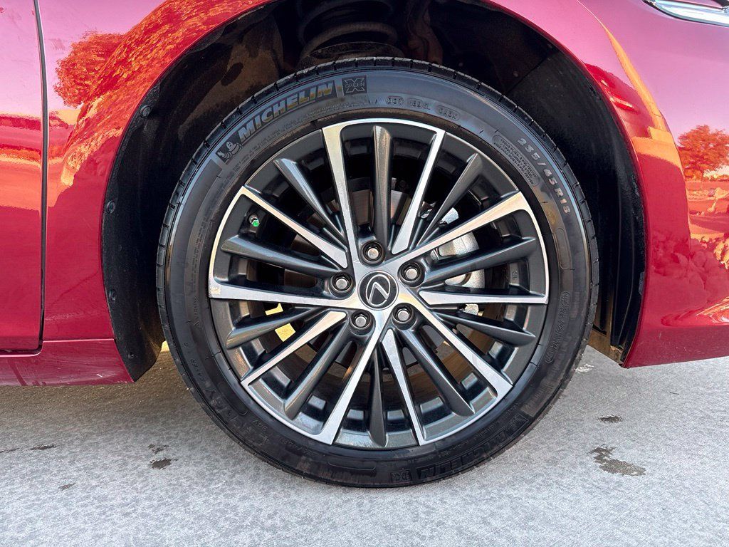 Used 2025 Lexus ES 300h w/ Premium Package FWD image 34