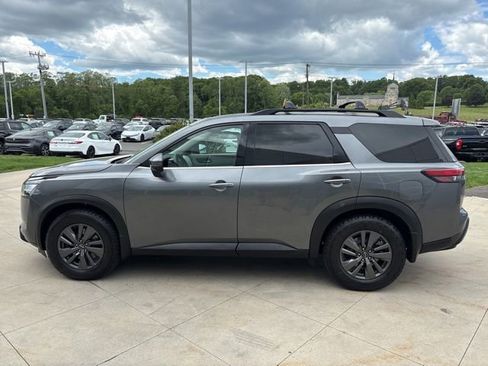 Used 2022 Nissan Pathfinder SV w/ SV Premium Package AWD/4WD image 4