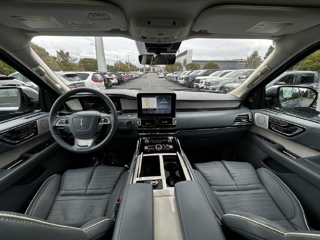 Certified 2020 Lincoln Navigator Black Label w/ Cargo Convenience Package AWD/4WD image 3