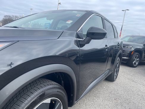 Used 2024 Nissan Rogue SV image 5