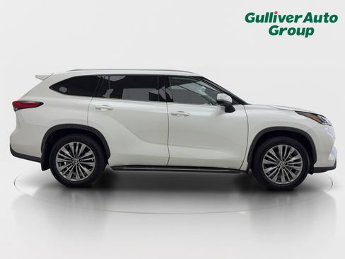 Used 2020 Toyota Highlander Platinum FWD image 10