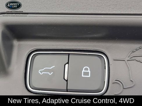Used 2023 Ford Explorer XLT w/ Equipment Group 202A AWD/4WD image 17