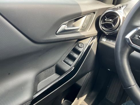 Used 2025 Chevrolet Equinox LT image 18