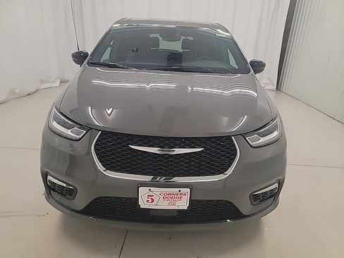 New 2025 Chrysler Pacifica Select image 8