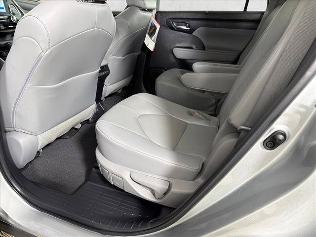 Used 2023 Toyota Highlander XLE FWD image 22