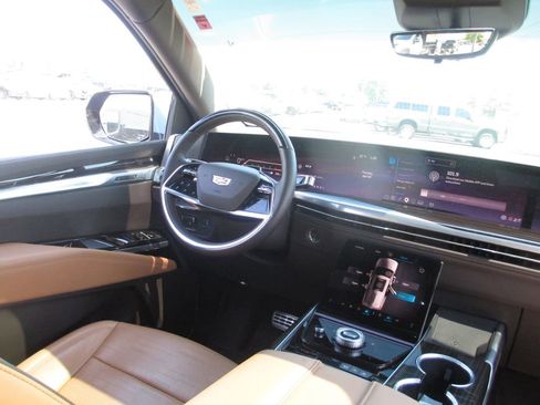 Used 2025 Cadillac Escalade Premium Luxury w/ Touring Package AWD/4WD image 28