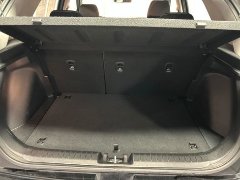 Used 2025 Hyundai Venue SEL FWD image 23