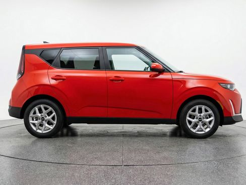 Used 2025 Kia Soul LX w/ LX Technology Package image 11