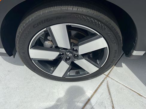 Used 2024 Hyundai Santa Fe Limited FWD image 39