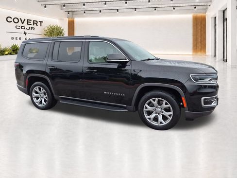 Used 2022 Jeep Wagoneer Series I w/ Premium Group I AWD/4WD image 16