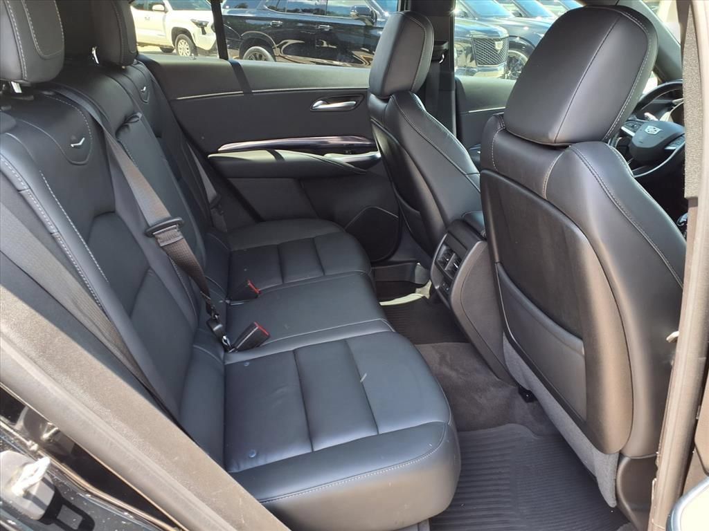 Used 2023 Cadillac XT4 Luxury w/ Cold Weather Package FWD image 13