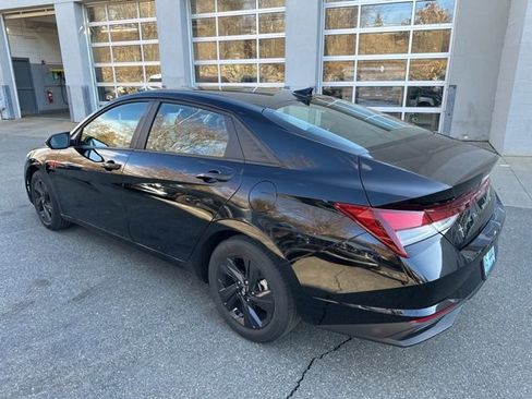 Used 2023 Hyundai Elantra SEL w/ Preferred Accessory Package image 2