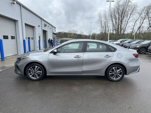 Used 2024 Kia Forte LXS image 2