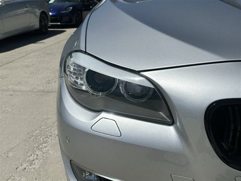 Used 2011 BMW 550i xDrive Sedan AWD/4WD image 32