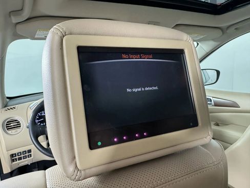 Used 2018 Nissan Pathfinder Platinum image 42