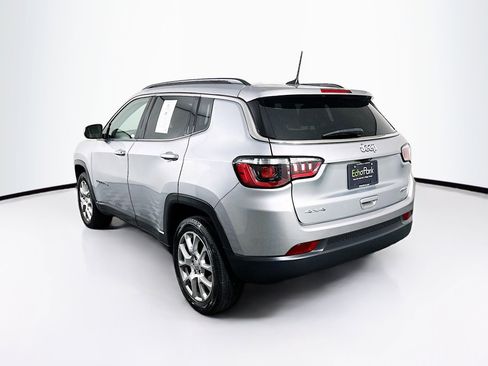 Used 2022 Jeep Compass Latitude AWD/4WD image 5