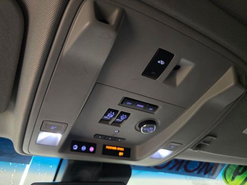 Used 2019 Cadillac Escalade Luxury AWD/4WD image 29