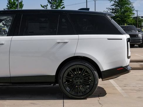New 2026 Land Rover Range Rover Long Wheelbase SE AWD/4WD image 14