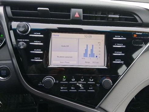 Used 2018 Toyota Camry L image 21