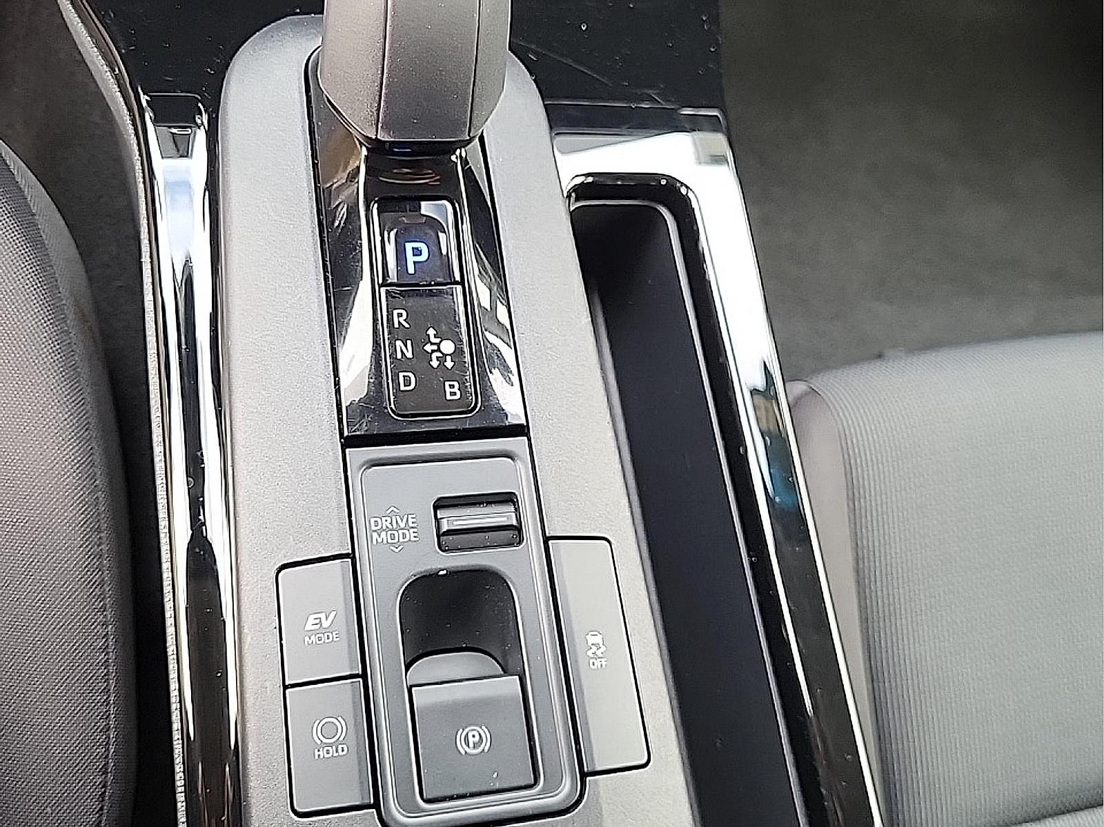 Used 2025 Toyota Prius LE FWD image 25