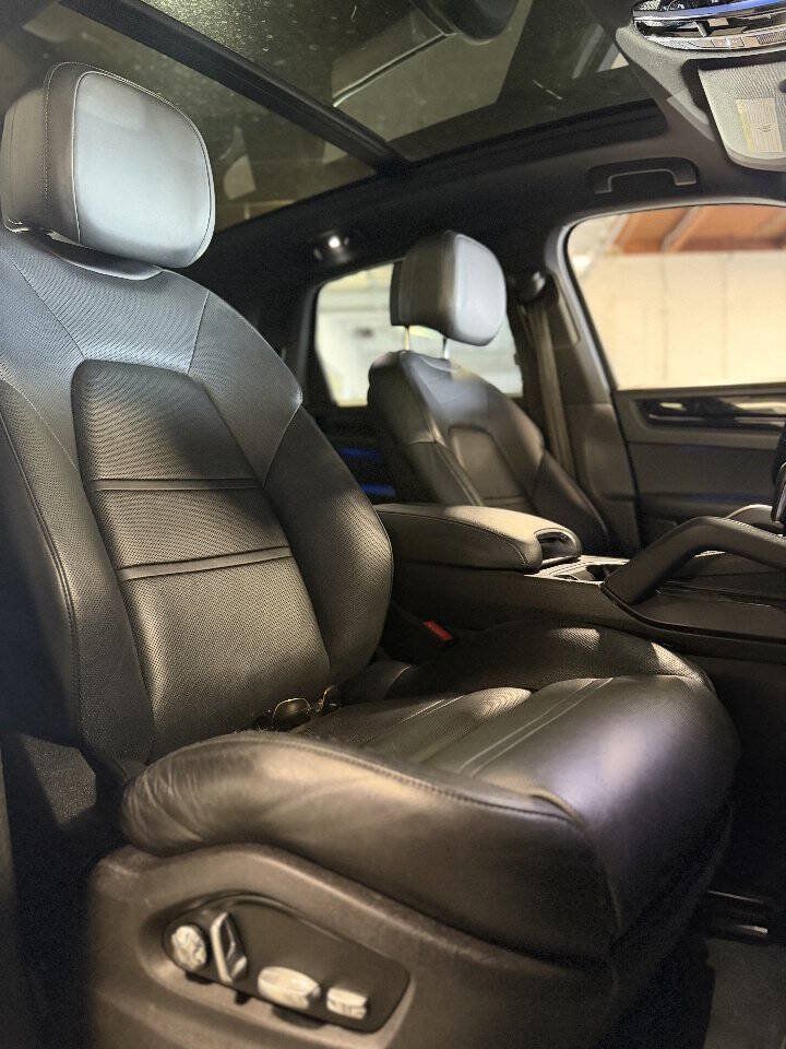 Used 2019 Porsche Cayenne S AWD/4WD image 16