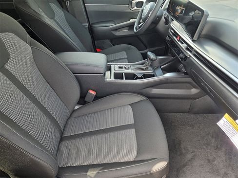 New 2025 Kia Sorento LX image 10