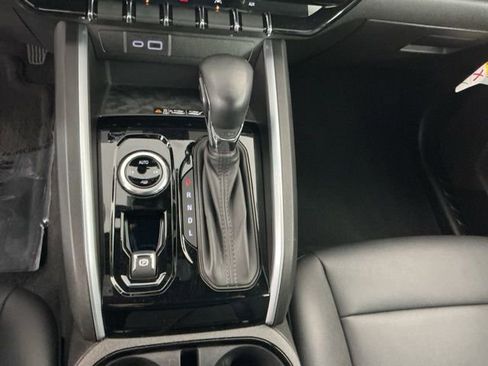 Used 2024 Chevrolet Colorado LT w/ LT Convenience Package III image 20