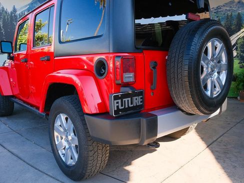Used 2015 Jeep Wrangler Unlimited Sahara AWD/4WD image 29