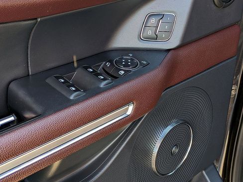 Used 2022 Ford Expedition Max Limited image 13