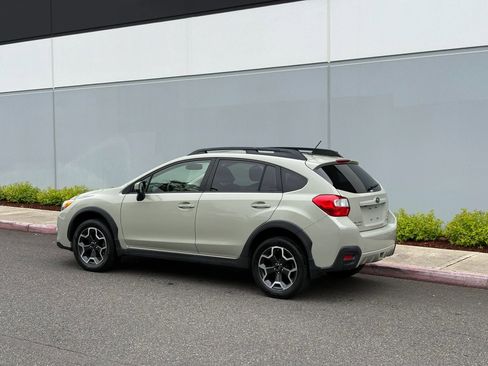 Used 2015 Subaru Crosstrek 2.0i Premium w/ Moonroof Package AWD/4WD image 4