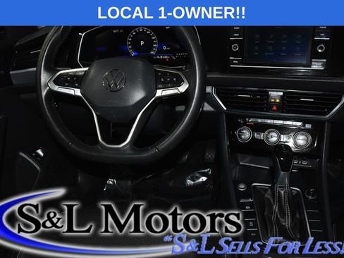 Used 2024 Volkswagen Jetta SE image 14
