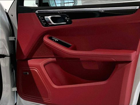 New 2026 Porsche Macan Turbo image 25