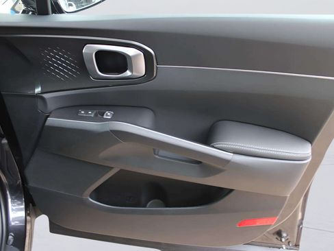 Used 2025 Kia Sorento EX w/ Panoramic Sunroof Package FWD image 12