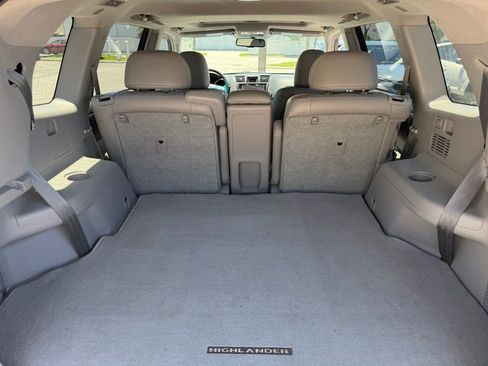 Used 2011 Toyota Highlander Limited w/ Tow Pkg FWD image 7