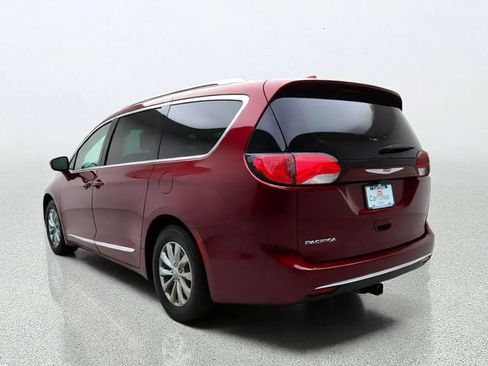 Used 2018 Chrysler Pacifica Touring-L Plus FWD image 5