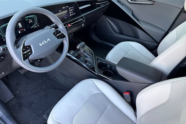 New 2026 Kia Niro EX FWD image 11