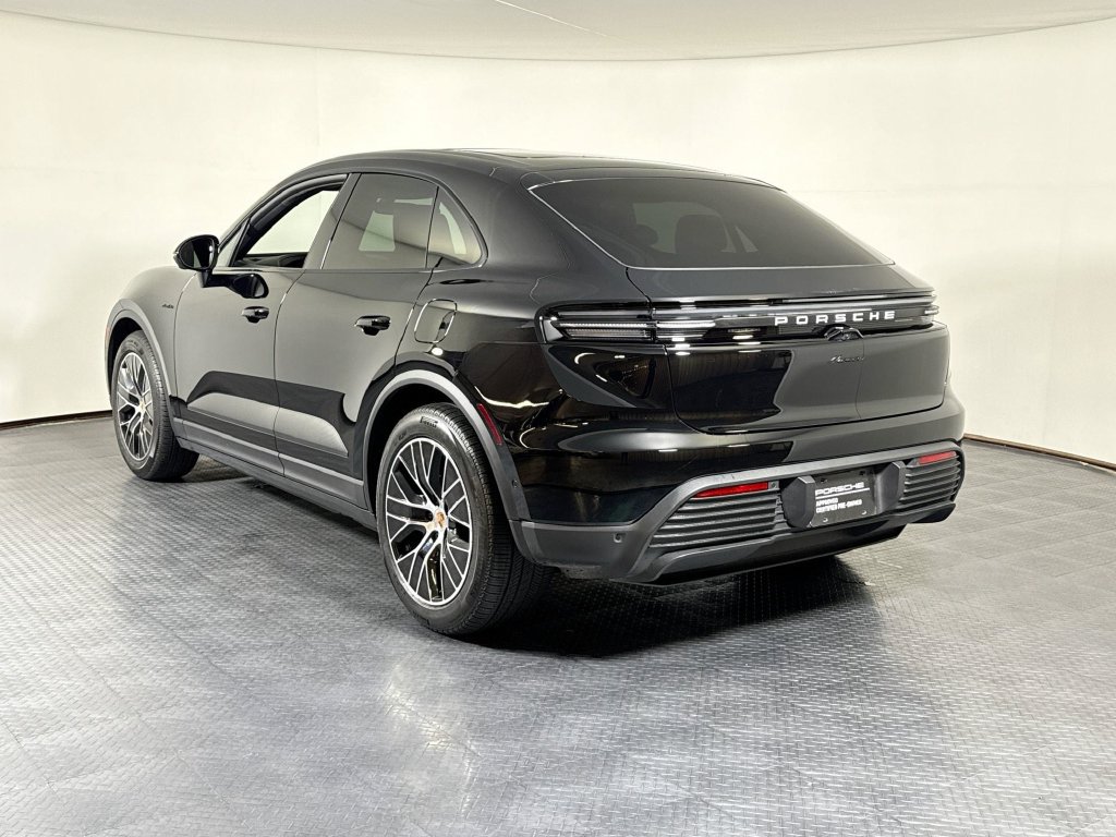 Certified 2026 Porsche Macan Electric RWD image 3