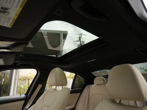 Used 2021 BMW 330i xDrive Sedan w/ Convenience Package AWD/4WD image 18