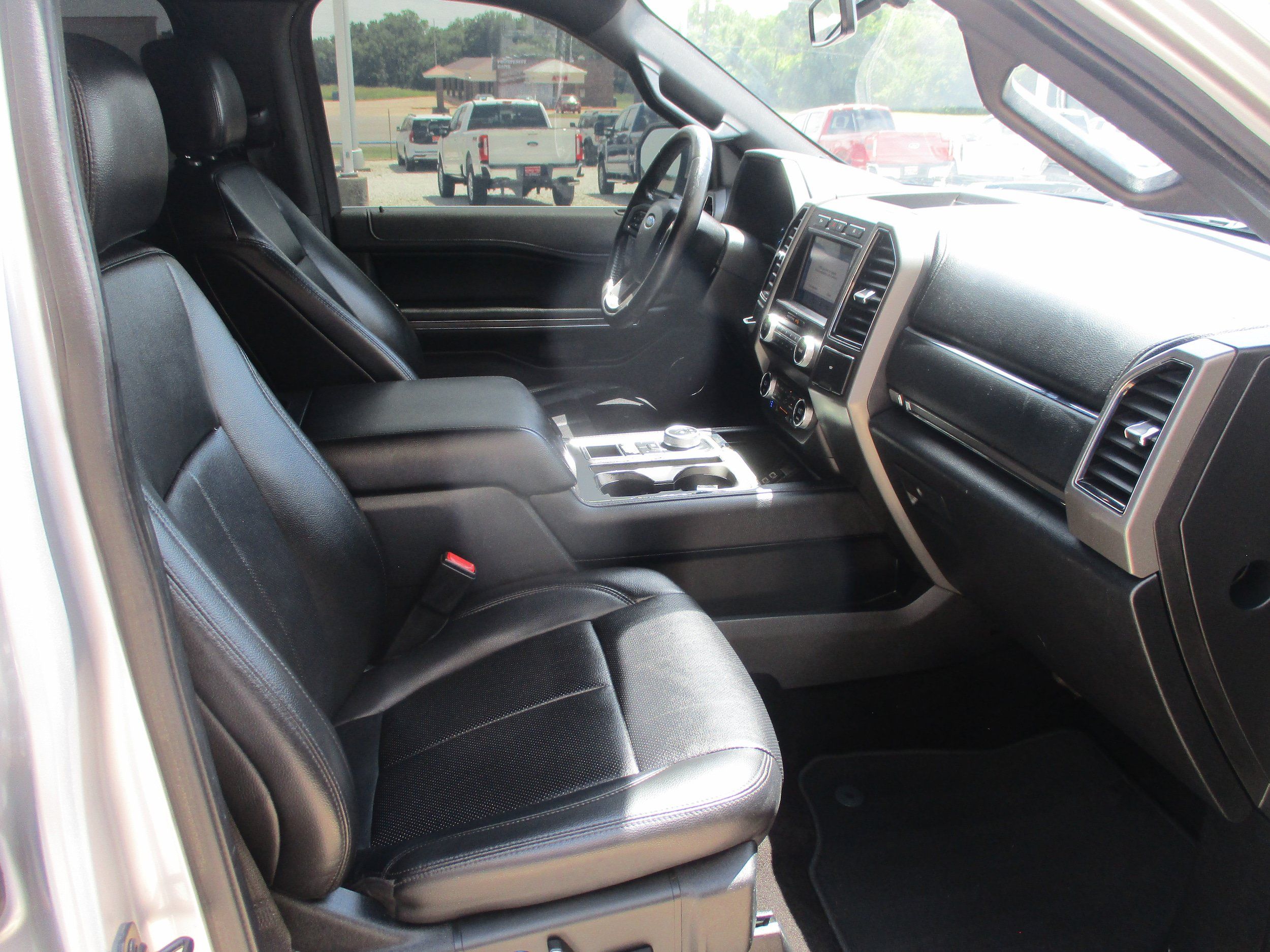 Used 2019 Ford Expedition XLT w/ Equipment Group 202A RWD image 12