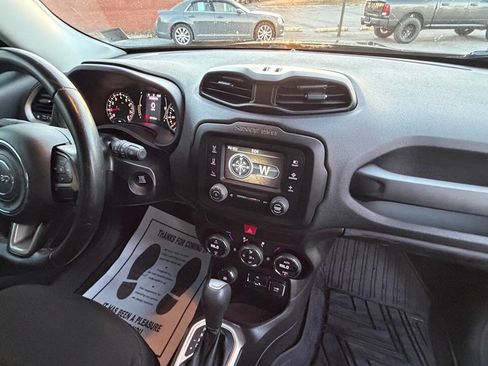 Used 2016 Jeep Renegade Latitude w/ Popular Equipment Group image 11