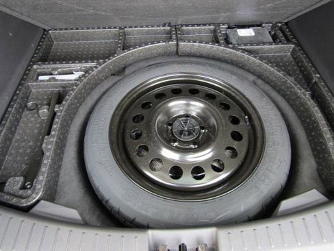 Certified 2018 Ford Escape SE w/ SE Sync 3 Package AWD/4WD image 12