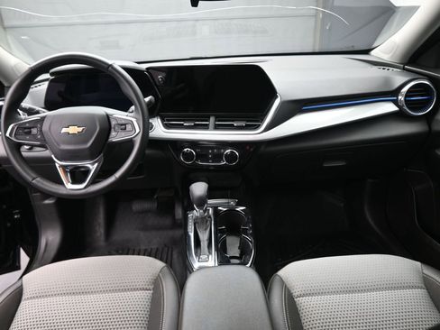 Used 2024 Chevrolet Trax LT w/ Driver Confidence Package FWD image 25
