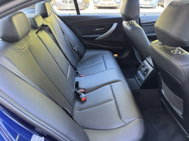 Used 2018 BMW 320i xDrive Sedan w/ Convenience Package AWD/4WD image 31